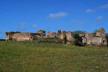 Fototapeta na wymiar Views of the ruins of Caserio Los Velascos on top of the hill