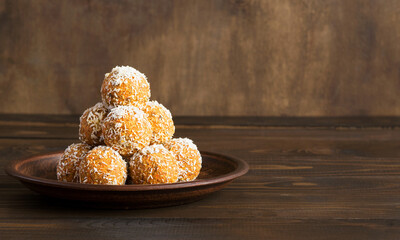 Home energy balls. A healthy dessert without sugar.