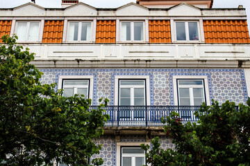 Fototapeta na wymiar Old colorful and tiled facades in Lisbon
