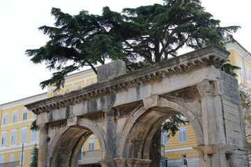 Obraz premium Ancient monument Double Gate or Porta Gemina in the Croatian city of Pula