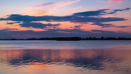 Obraz premium tramonto lago superiore mantova