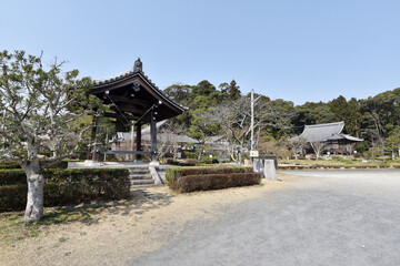 大御堂観音寺　鐘楼と本堂　京都府京田辺市