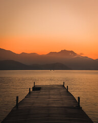 Fototapeta na wymiar sunset on the pier 