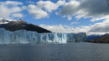 Fototapeta na wymiar Glaciar Perito Moreno. Parque nacional Glaciar Perito Moreno. Calafate, Santa cruz, Argentina