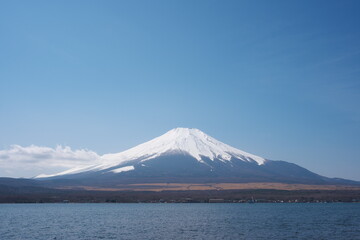 Fototapeta premium 春を待つ美しい山