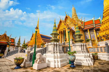 Obraz premium Wat Phra Kaew in Bangkok thailand is a sacred temple and it's a part of the Thai grand palace, the Temple that houses an ancient Emerald Buddha