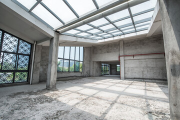 The indoor environment of the glass-roofed shop's rough house