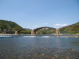 Photo sur Plexiglas Le pont Kintai 青空が広がる錦帯橋の風景