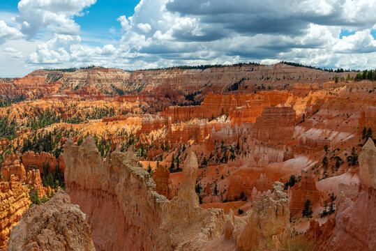 Shadow and light with the hoodoo rock formations in Bryce Canyon, Bryce Canyon national park, Utah, United States of America (USA).