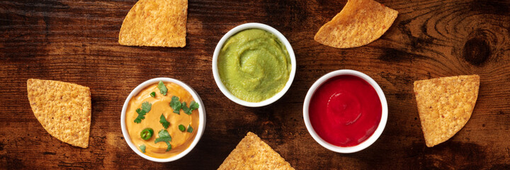 Nacho chips and dips panorama, top shot © laplateresca