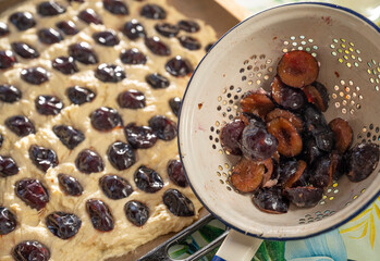 Preparation of delicious plum pie