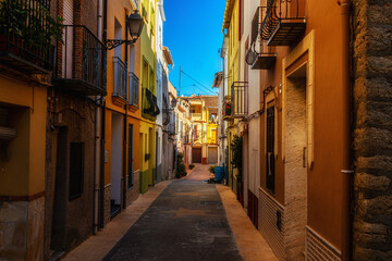 Fototapeta na wymiar Nice and narrow street in the town of Campell, in Alicante (Spain)