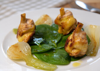 Fins, chicken drumstick, chicken, glazed onions, spinach leaves recipe, Hight quality photo
