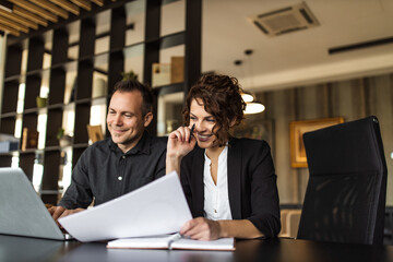 Smiling business people working in the office, portrait.