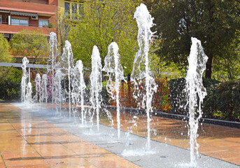 Fuente de agua en parque público, Barcelona España
