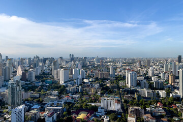 Fototapeta premium Bangkok city skyline in sunny day