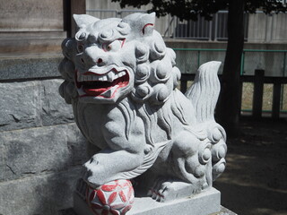 神社を守る狛犬
