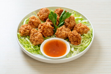 Boiled Shrimp Balls with Spicy Sauce