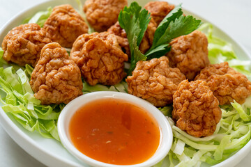 Boiled Shrimp Balls with Spicy Sauce
