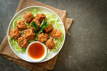 Boiled Shrimp Balls with Spicy Sauce