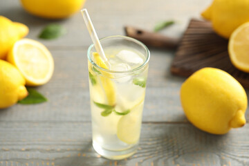 Fototapeta premium Cool freshly made lemonade and fruits on grey wooden table, closeup