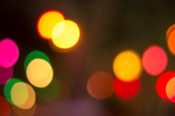 Obraz premium Blurred colorful bokeh lights in the night