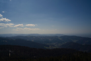 Obraz premium a beautiful view from a mountain with a great blue sky