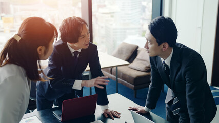 ミーティングするビジネスグループ