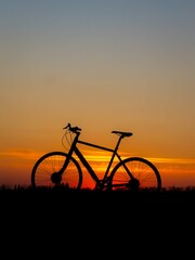 Naklejka na ściany i meble bike on sunset
