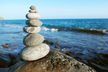 Steinturm am Meer - Steinpyramide