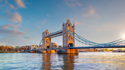 Fototapeta na wymiar London city skyline with Tower Bridge, cityscape in UK