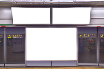 서울 지하철 플랫폼 광고판 목업 배경
