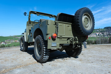 Fototapeta na wymiar Grüner Willys Jeep Armee
