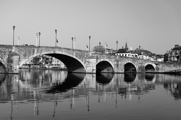 Fototapeta premium Voyage au bord de la Meuse à Namur