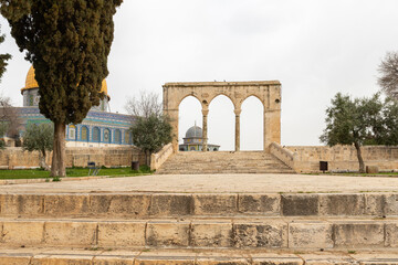 Fototapeta premium Canyors - stone arches on the stairs leading to the Dome of the Rock mosque on the Temple Mount in the Old Town of Jerusalem in Israel