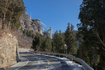 road to the mountains