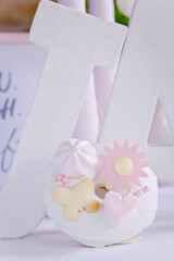 Festliche Donuts zur Hochzeit