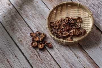 slices of dried figs 