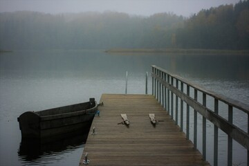 Naklejka premium pier on the lake