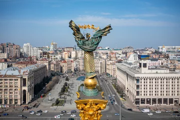 Abwaschbare Fototapete Kiew Unabhängigkeitsdenkmal in Kiew. Blick aus der Drohne