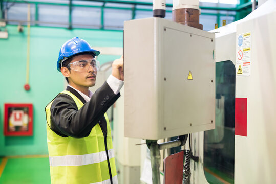 Factory engineer control CNC lathe machine