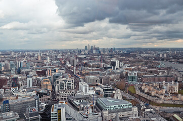 Fototapeta premium LONDON, GREAT BRITAIN: Scenic aerial view of the cityscape from Sky Garden observation deck