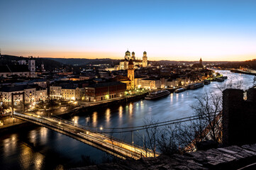 Fototapeta na wymiar Passau, nächtlich beleuchtete Altstadt