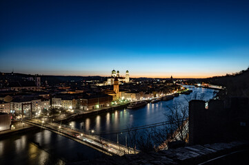 Passau, nächtlich beleuchtete Altstadt
