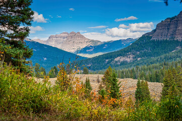 Mountain view on the trail leading to Trout Lake