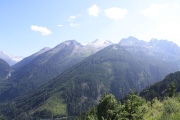 Vistas del valle y cataratas Krimmler. Austria.
