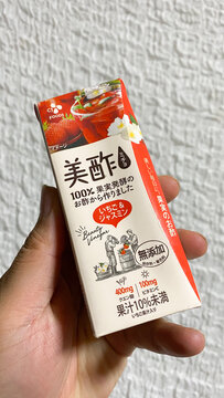 CJジャパン 美酢 いちご＆ジャスミン 200ml ミチョ 紙パック。2021年4月撮影
