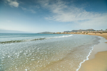 Vistas de la playa Mar Serena en San Juan de Los Terreros en Pulpi, Almería, España - 425609514