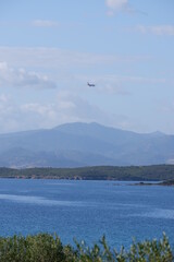 Bucht mit Flugzeug