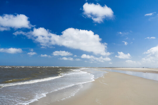 Sea, beach and waves. North sea